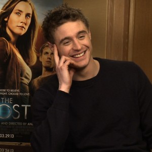 Max-Irons-Jake-Abel-Interview-Host-28858915
