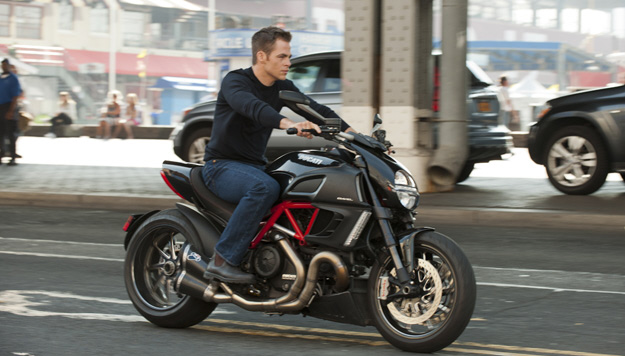 Here's Chris Pine in JACK RYAN